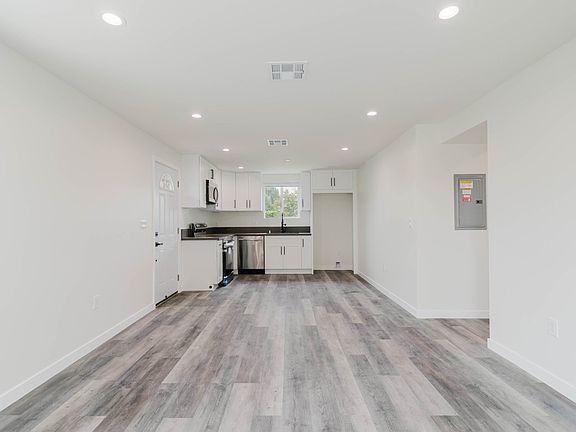 4th image of 7732 1/2 Etiwanda Ave