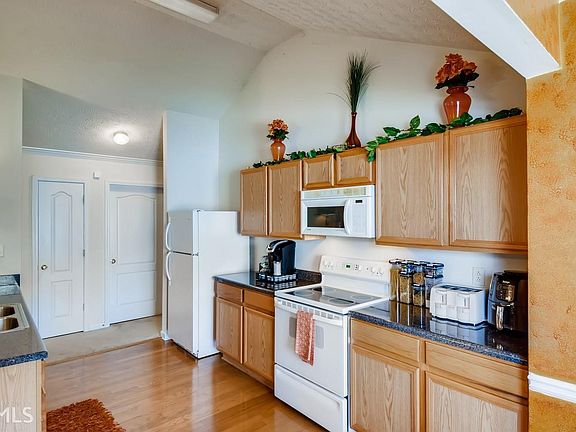 4th image of 6753 Fairfax Ct