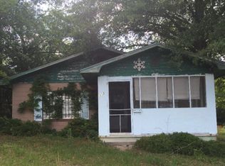 112 N Newton St, Claxton, GA 30417