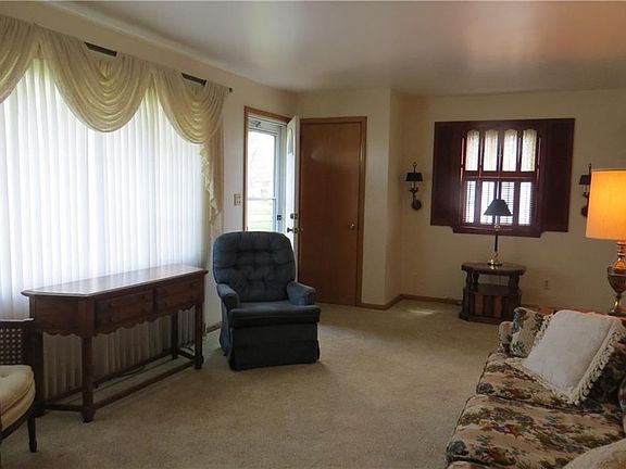 3rd image of 3355 Flora Ln