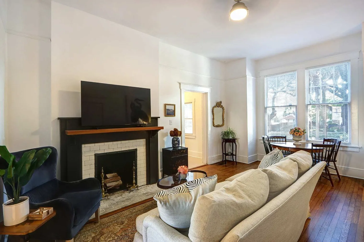 2 bed, 1.0 bath, $2,550 — Photo 3