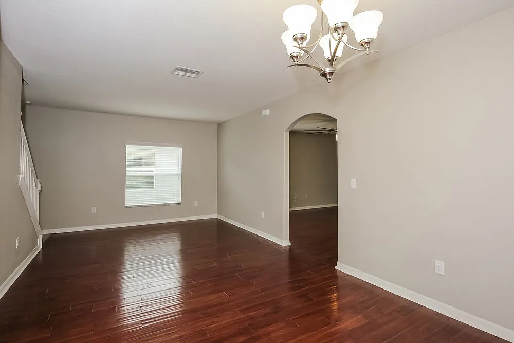 4 bed, 2.5 bath, 2098 sqft, $2,640 — Photo 3