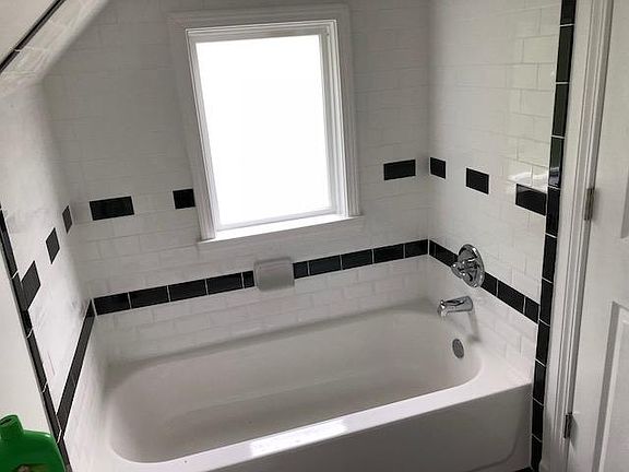 4th image of 3824 Glenn Ave