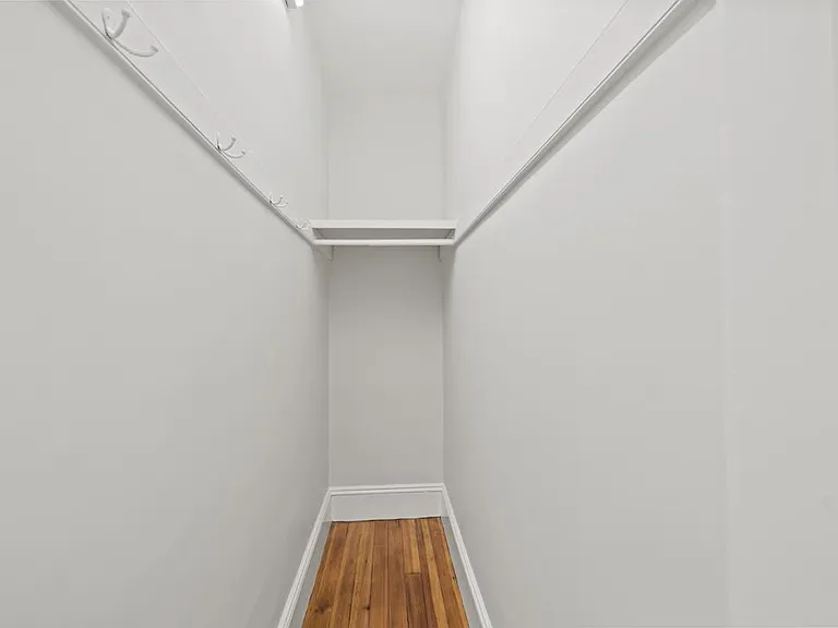 16 Leslie St #2 — Photo 1
