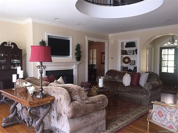 3rd image of 410 La Foret Dr