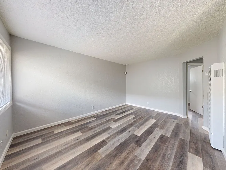 2515 10th ave — Photo 33