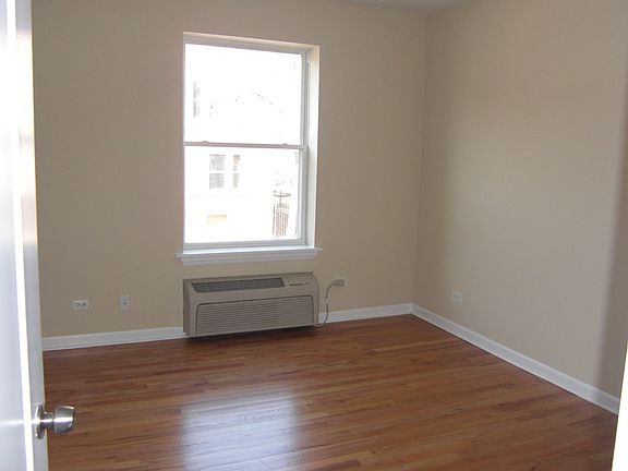 5th image of 2456 N Hamlin Ave #1