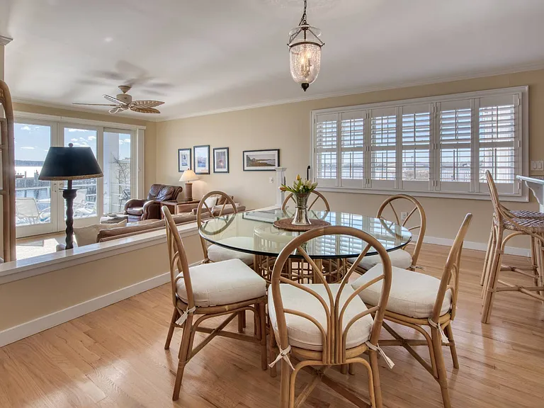 8 Oyster Point — Photo 8