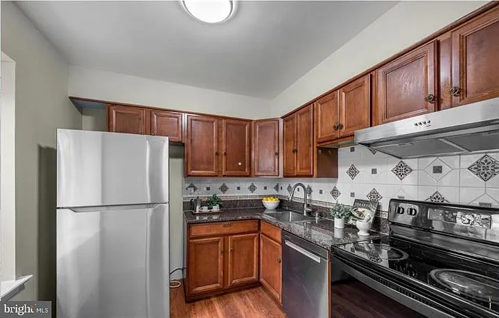 5822 Burke Manor Ct — Photo 11