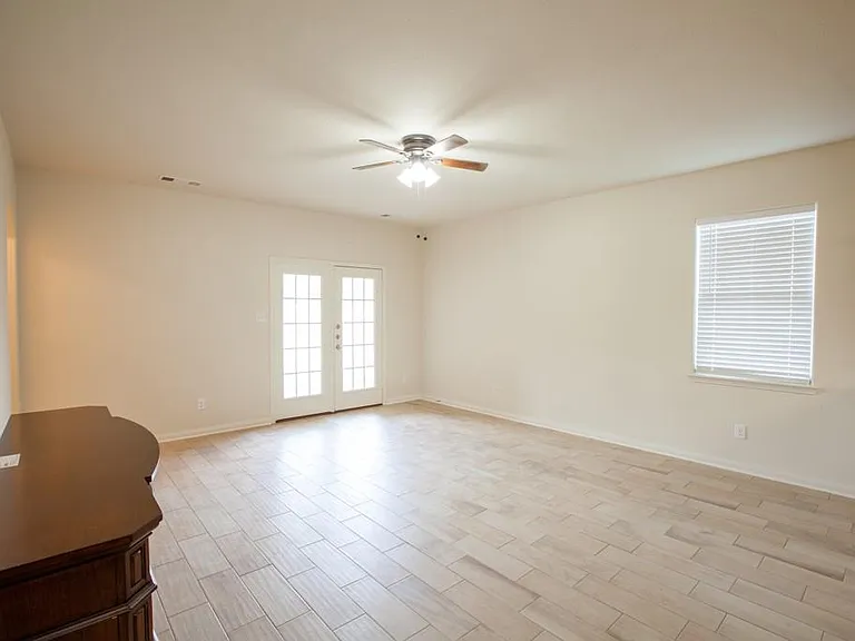 128 Tennyson St — Photo 4