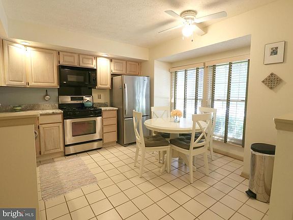 3rd image of 1202 Travis View Ct
