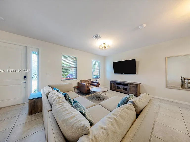 5110 Eucalyptus Dr #3 — Photo 6