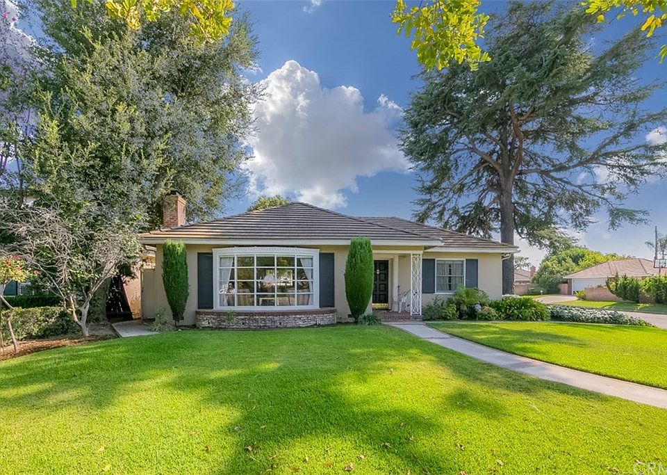 1st image of 864 Balboa Dr