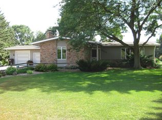 8623 28th St N, Lake Elmo, MN 55042