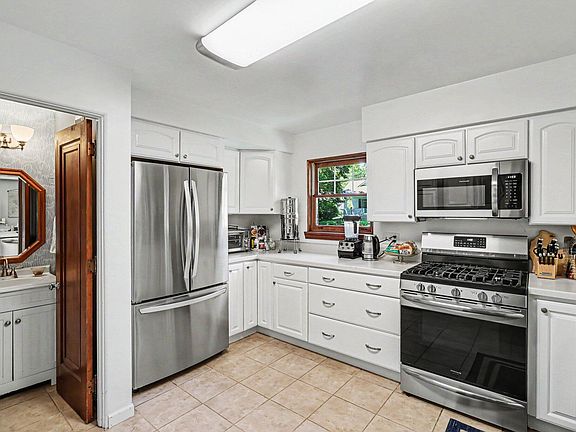 5th image of 5 Merwood Dr E
