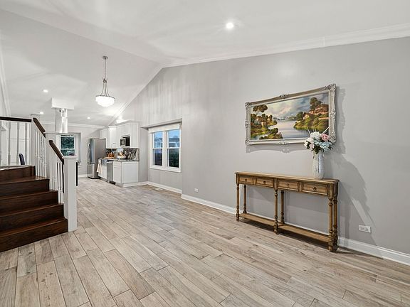 5th image of 10 Washington Ct