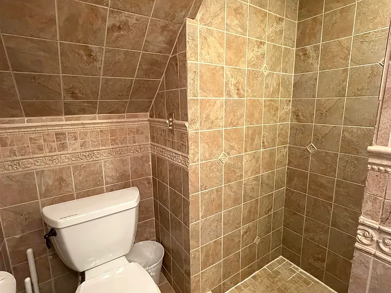 17 N Buffalo Ave — Photo 16