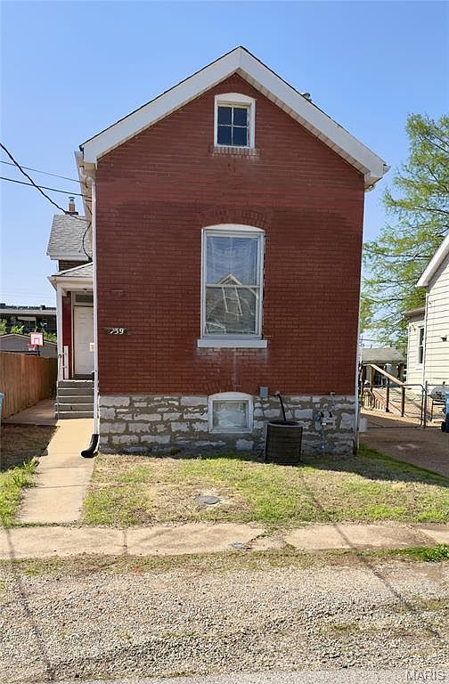 Rinaページ 739 Regina Ave, Saint Louis, MO 63125 | Zillow