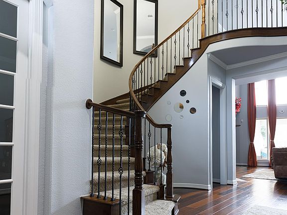 3rd image of 8311 Caroline Ridge Dr