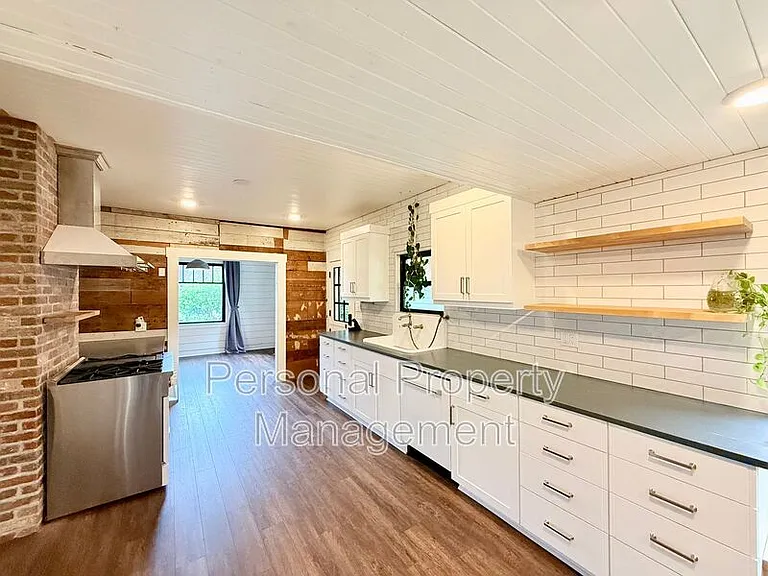2234 N L St — Photo 5