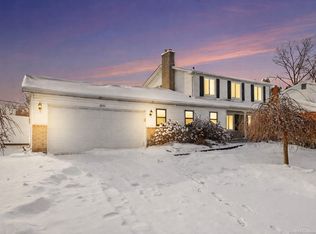 28931 W Eleven Mile Rd, Farmington Hills, MI 48336