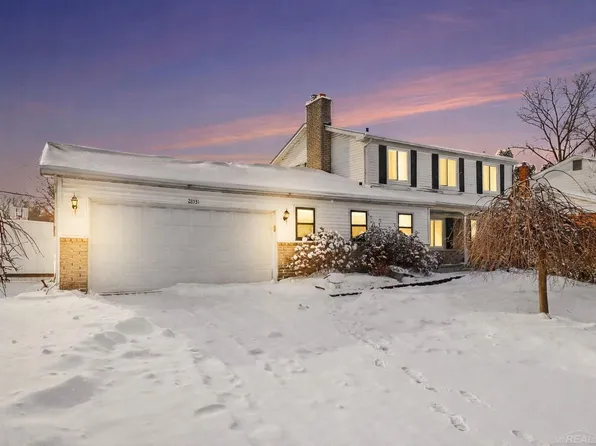 28931 W Eleven Mile Rd, Farmington Hills, MI 48336