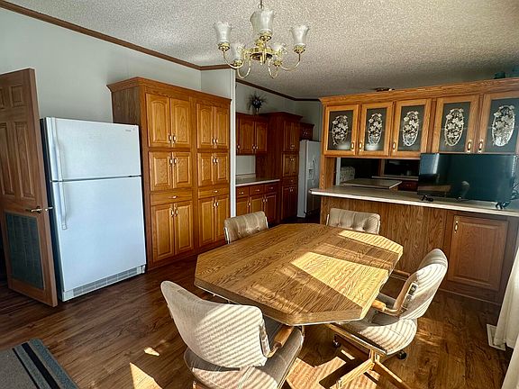 4th image of 212 Linnell St