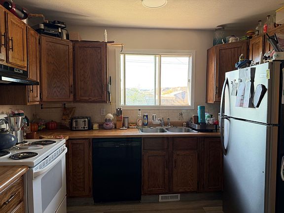 2nd image of 635 3rd Ave W