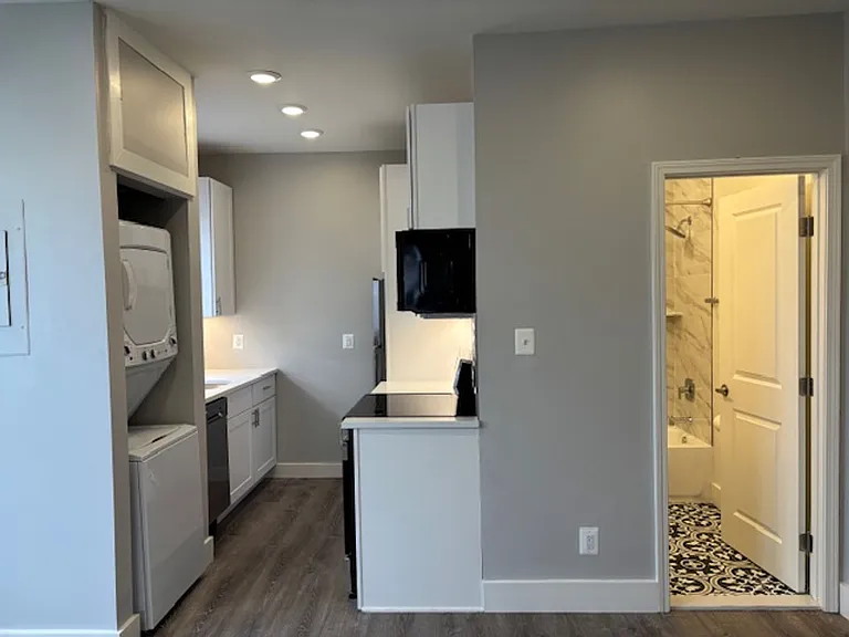 443 10th St NE — Photo 8