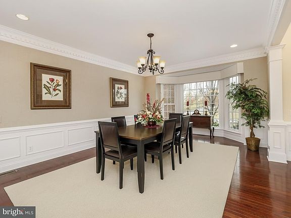 5th image of 302 Harcourt Ln