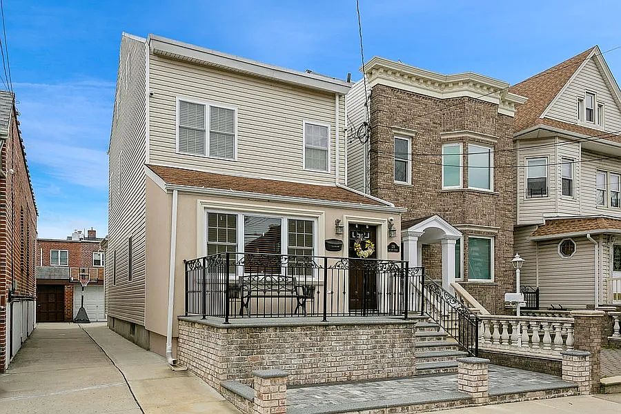 1st image of 139 Bay Tenth St