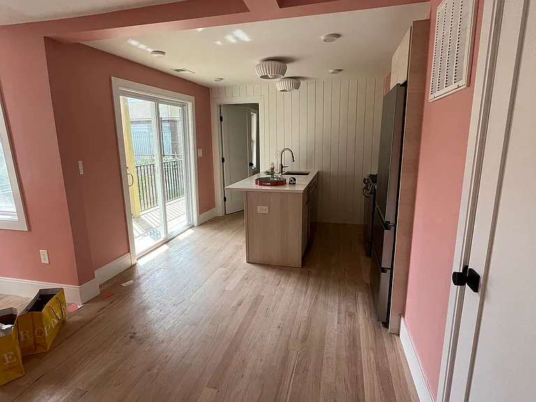 Full Kitchen with Bar