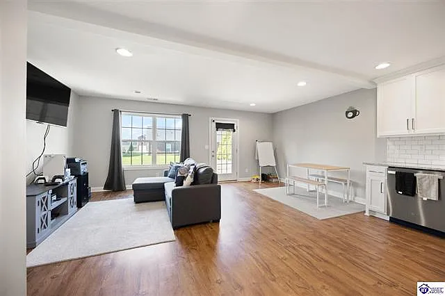113 Graystone Ct — Photo 4