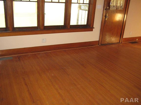 5th image of 1313 E Hillcrest Pl