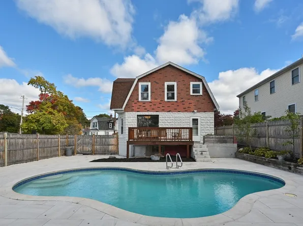 4 Jones Ave, Woburn, MA 01801