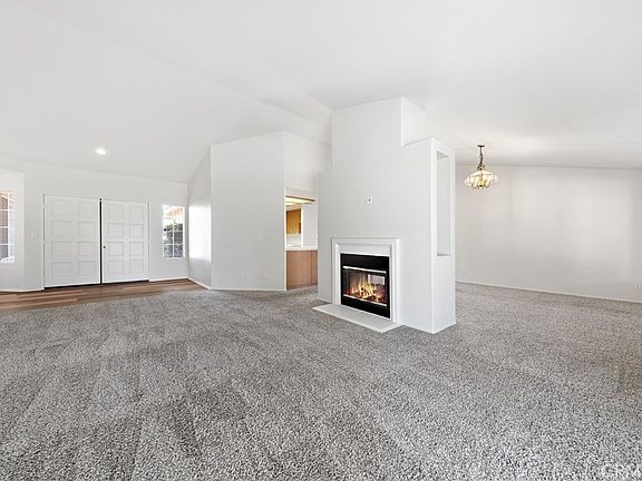 3rd image of 2971 Peach Tree St
