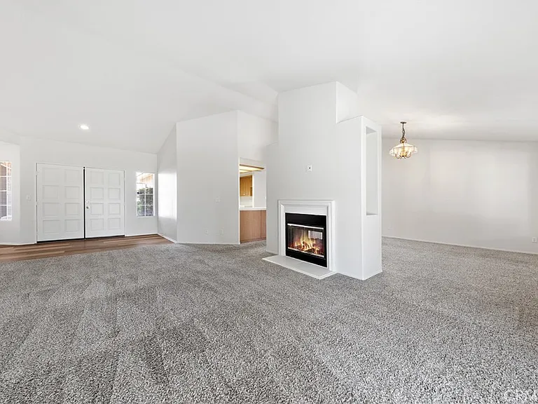 2971 Peach Tree St — Photo 3