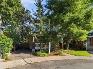 3 Ashbury Pl, Ottawa, ON K1M1H3