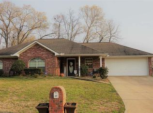 304 Shadow Wood Dr, Palestine, TX 75801