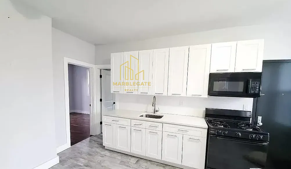 3 bed, 1050 sqft, $2,100 — Photo 1
