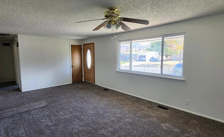 367 Overland Rd — Photo 11