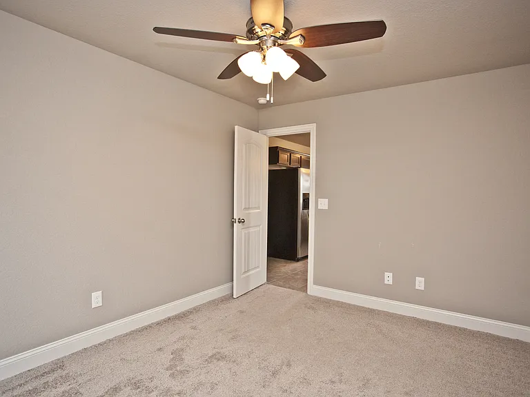 902 SW Crownview St — Photo 14
