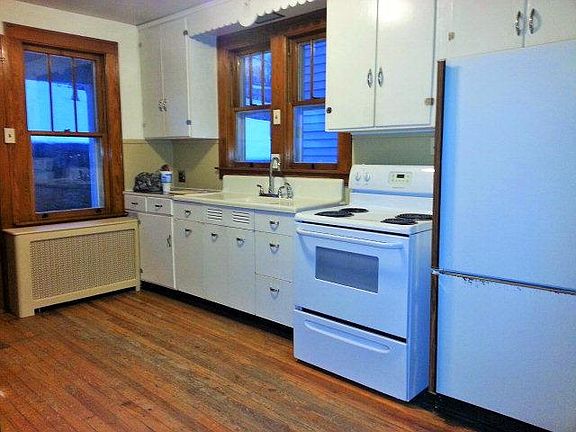 3rd image of 517 W Columbia St