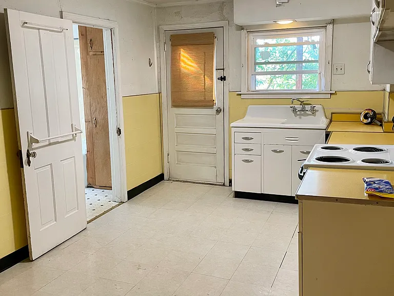 1747 Sanderson Ave #2 — Photo 9