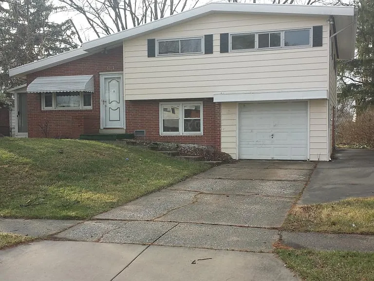 7423 Kalton Ct — Photo 1