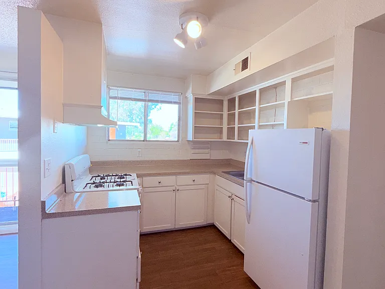 CATALINA VISTA APARTMENTS — Photo 59