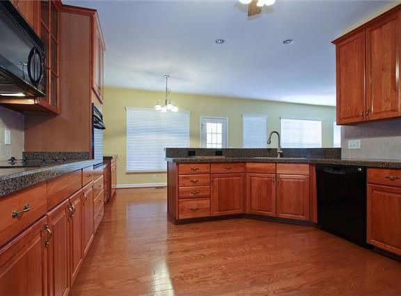 Gourmet Kitchen w/ Built-In, HDWD and Granite