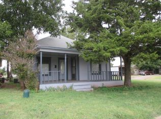 813 N 4th St, Sayre, OK 73662