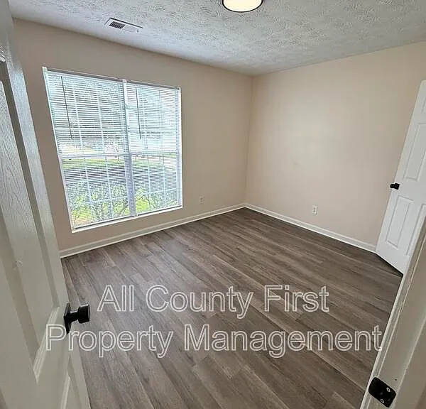 3335 Crestview Ct — Photo 9