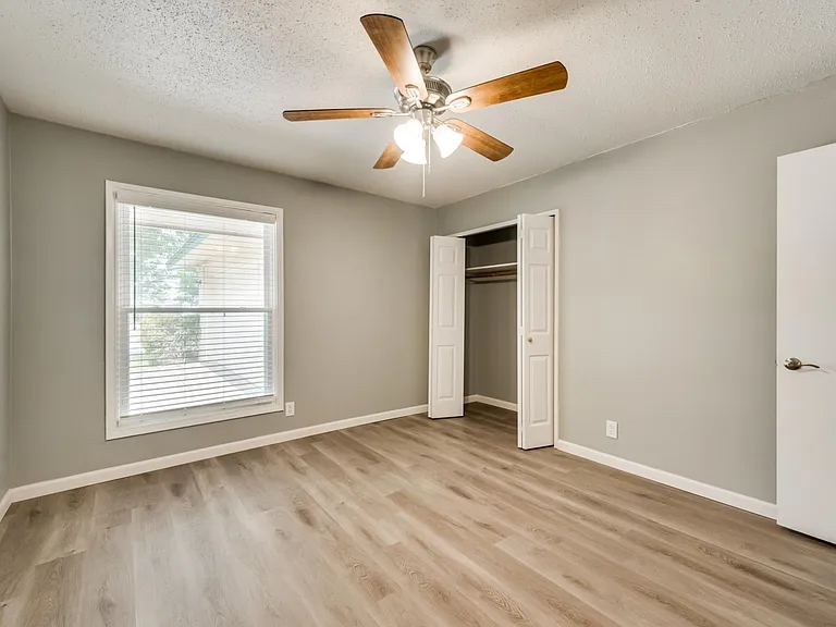 2402 Scotswood Dr — Photo 17